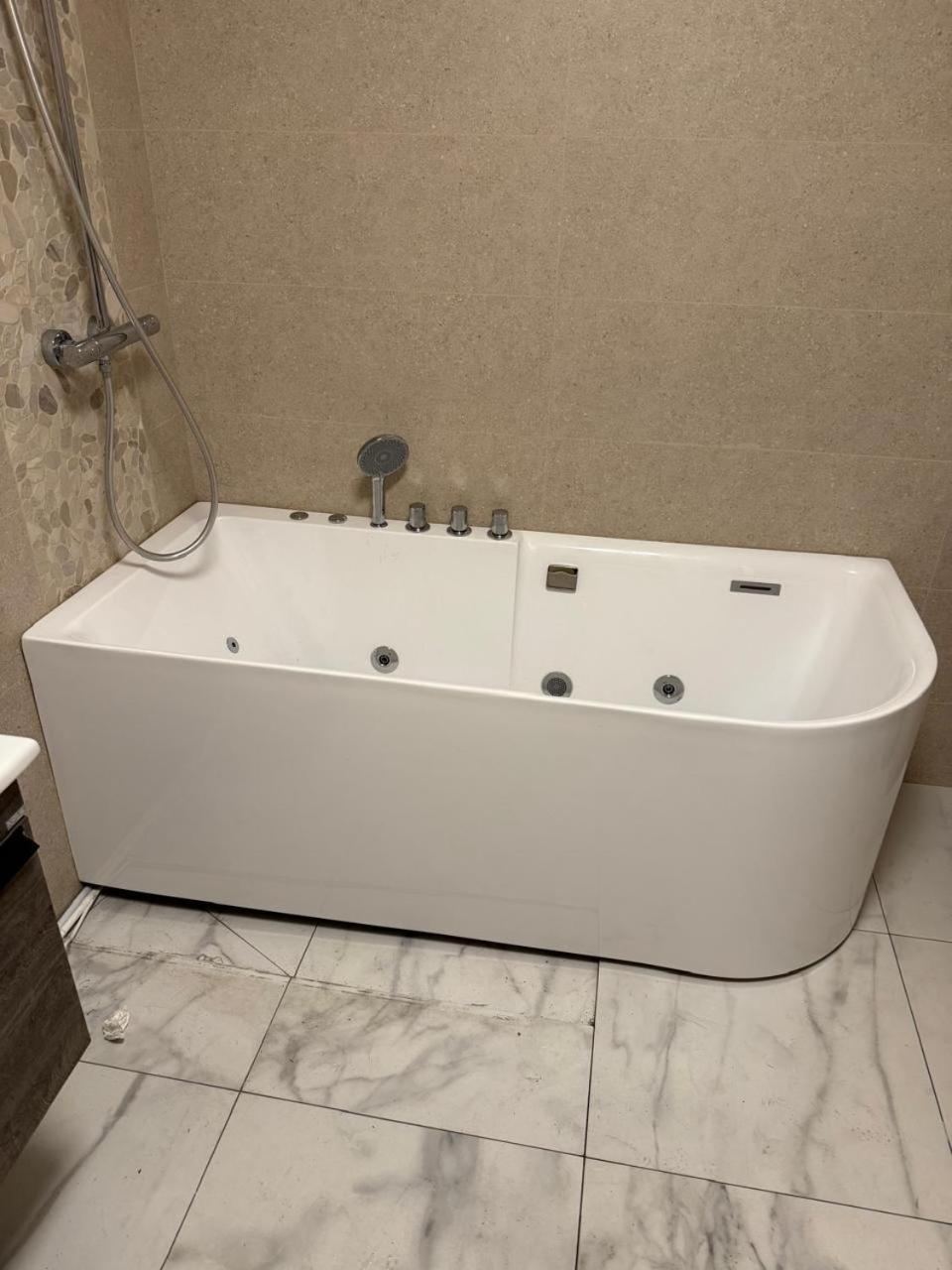 Free Parking Skanderbeg Square - Spacious Central Apartment 티라나 외부 사진
